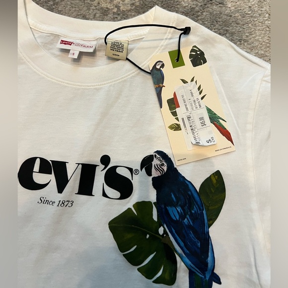 NWT Farm Rio for Levi’s white cropped t-shirt with parrots - Picture 5 of 6